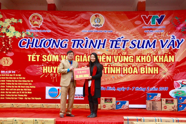 Mang tết sớm tới thầy trò vùng cao Hòa Bình ảnh 5