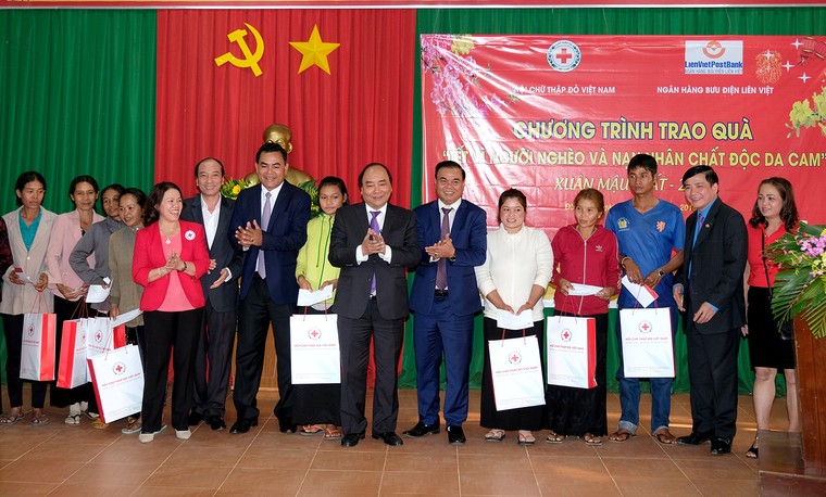 Thủ tướng: Không để gia đình nào ‘đói cơm lạt muối’ dịp Tết ảnh 2