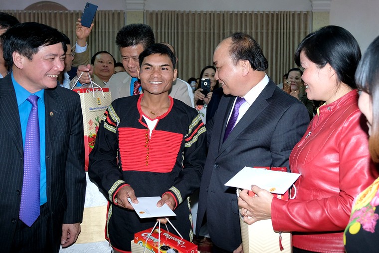 Thủ tướng: Không để gia đình nào ‘đói cơm lạt muối’ dịp Tết ảnh 3