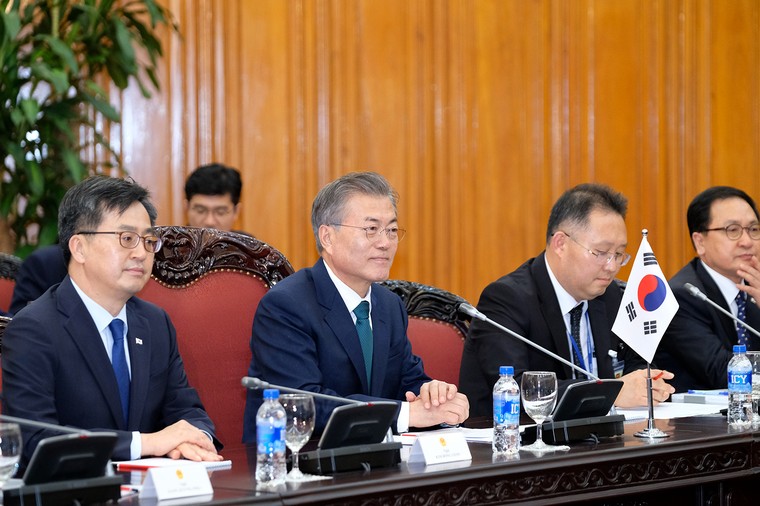  Thủ tướng Nguyễn Xuân Phúc hội kiến Tổng thống Hàn Quốc ảnh 3