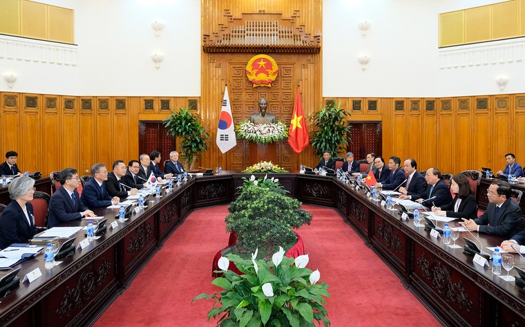  Thủ tướng Nguyễn Xuân Phúc hội kiến Tổng thống Hàn Quốc ảnh 1