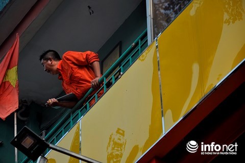 Giải cứu 11 người nước ngoài trong vụ cháy dữ dội ở hotel massage quận 5 ảnh 2