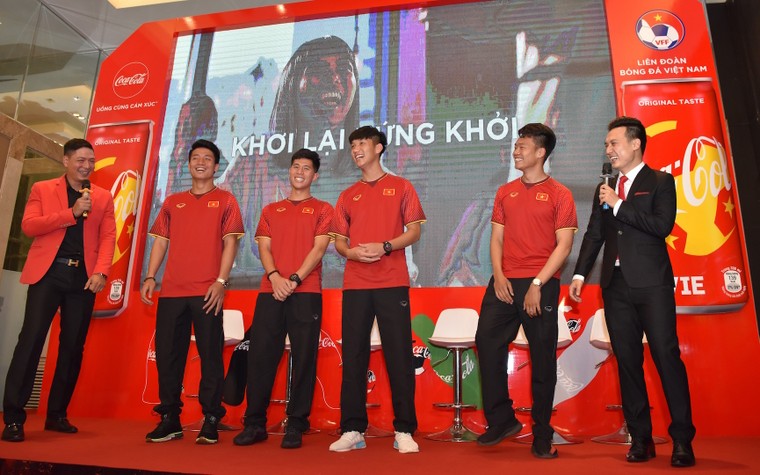 Coca-Cola đồng hành cùng đội tuyển bóng đá Quốc gia chinh phục giấc mơ vàng. ảnh 2