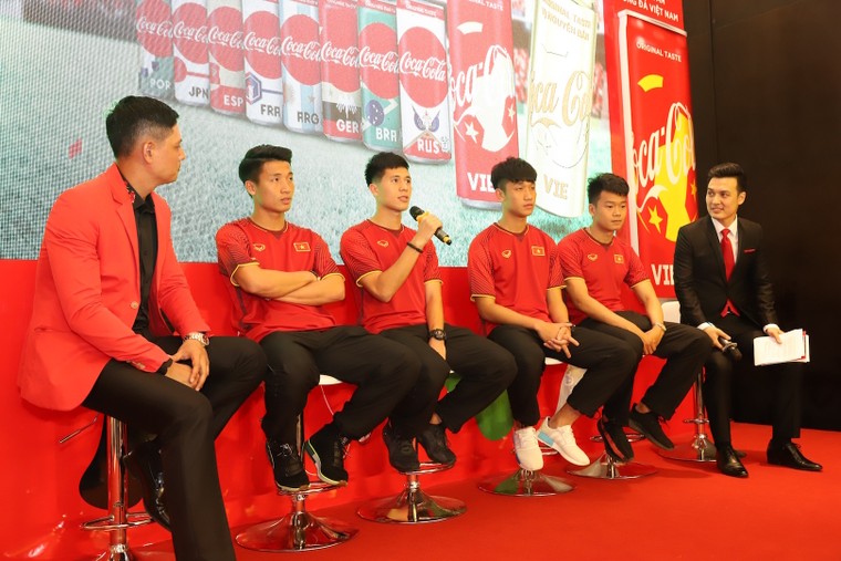 Coca-Cola đồng hành cùng đội tuyển bóng đá Quốc gia chinh phục giấc mơ vàng. ảnh 3