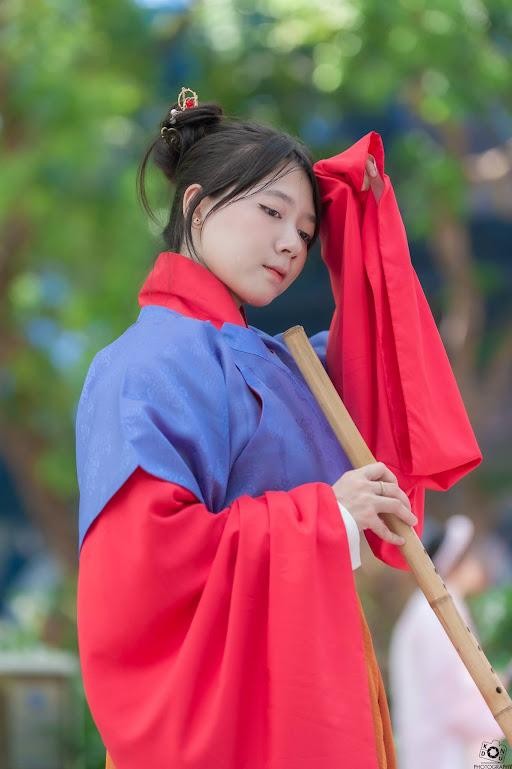 'Bách hoa bộ hành': Việt phục xuống phố ảnh 13