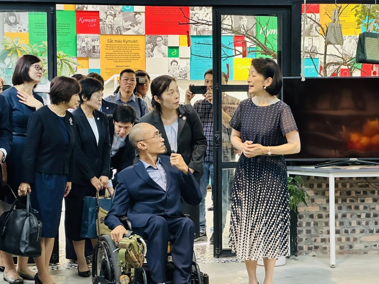 Công nương Nhật Bản Kiko đến thăm quán cà phê ngôn ngữ ký hiệu KymViet Space tại Hà Nội ảnh 5