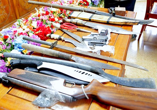 Trinh sát dầm mình 9 tiếng mưa rét phá sới bạc trong rừng ảnh 1