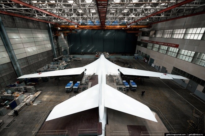 Bên trong nhà máy chế tạo oanh tạc cơ 'Thiên nga trắng' ảnh 3
