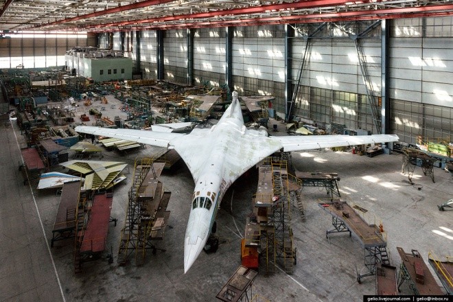 Bên trong nhà máy chế tạo oanh tạc cơ 'Thiên nga trắng' ảnh 5