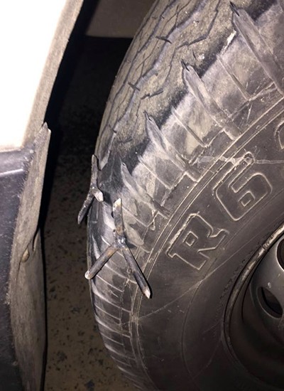 Cảnh sát phát hiện nhiều 'bẫy' đinh trên quốc lộ 1A ảnh 1