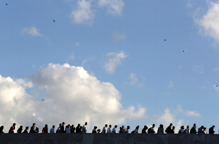 Hàng trăm nghìn người đợi vào tiễn biệt lãnh tụ Fidel Castro ảnh 2