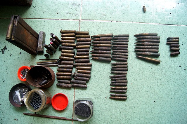 Phát hiện súng đạn, thuốc nổ tại nhà dân ảnh 1