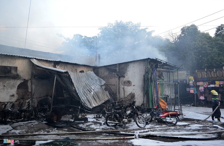 Hiện trường vụ cháy cây xăng ở Sài Gòn ảnh 10