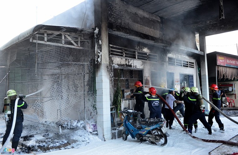 Hiện trường vụ cháy cây xăng ở Sài Gòn ảnh 7