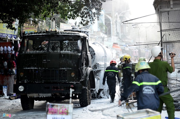 Hiện trường vụ cháy cây xăng ở Sài Gòn ảnh 8