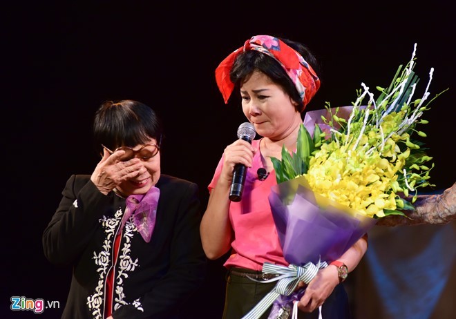 NSƯT Minh Hằng khóc nức nở trong đêm diễn trước khi về hưu ảnh 1