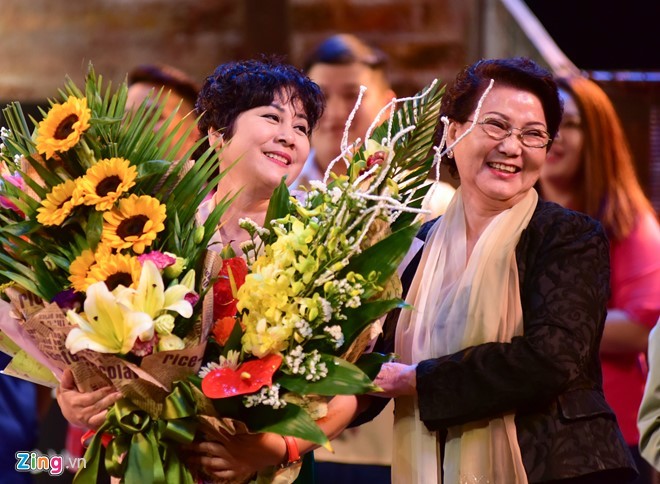 NSƯT Minh Hằng khóc nức nở trong đêm diễn trước khi về hưu ảnh 2