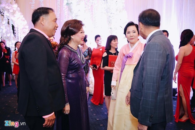 Trấn Thành và Hari Won ôm nhau khóc trong lễ cưới ảnh 10