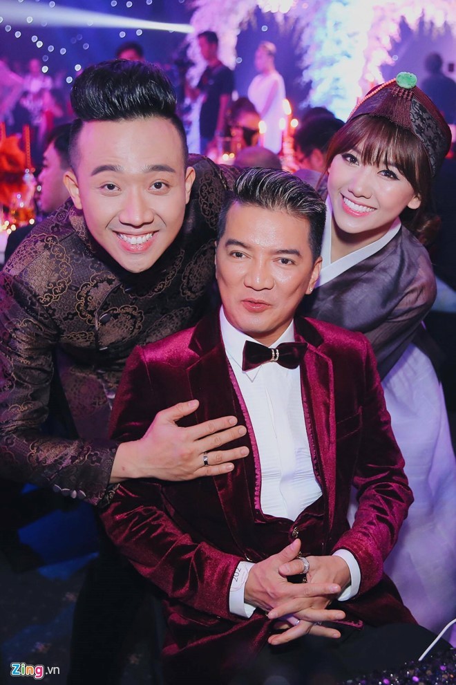 Trấn Thành và Hari Won ôm nhau khóc trong lễ cưới ảnh 8