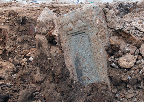 Mộ cổ của quan đứng đầu Chợ Lớn phát lộ khi làm đường ở Sài Gòn ảnh 1