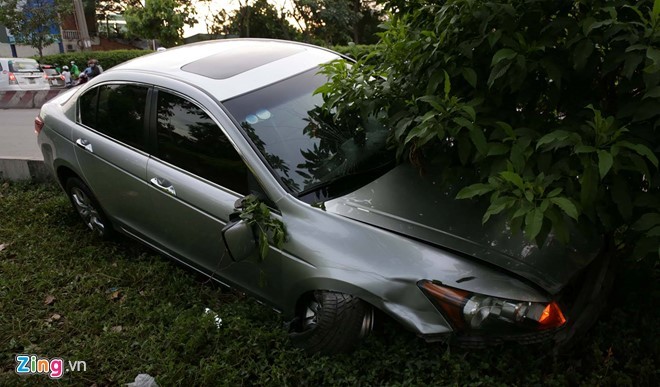 Ôtô tông 8 xe máy ở Sài Gòn, nhiều người bị thương nặng ảnh 1