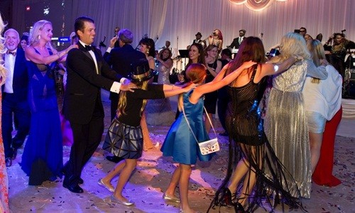 Bữa tiệc mừng năm mới tại 'Nhà Trắng mùa đông' của Trump ảnh 1