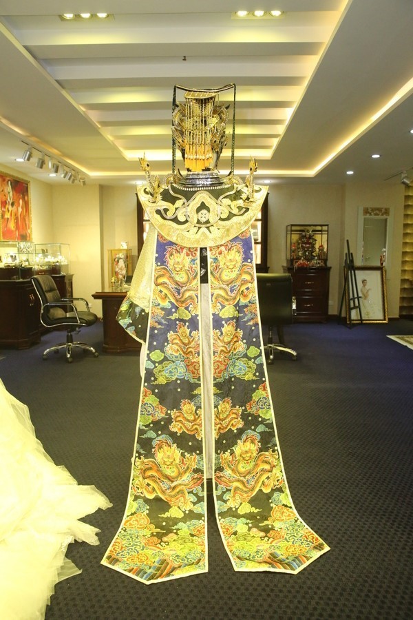 Hoài Linh mặc trang phục nặng hơn 10 kg trong Táo quân 2017 ảnh 2