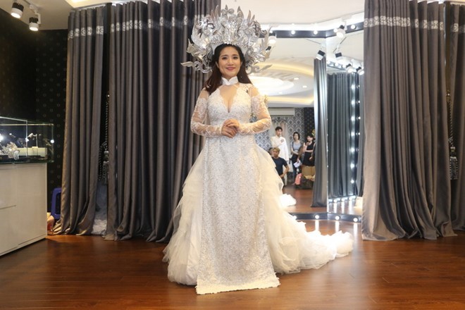 Hoài Linh mặc trang phục nặng hơn 10 kg trong Táo quân 2017 ảnh 3