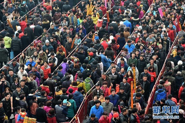 Người châu Á mua sắm, ăn gì đầu năm mới đề cầu tài lộc? ảnh 3