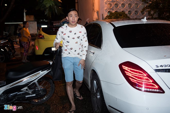 Trấn Thành được fan tổ chức sinh nhật trước show diễn ảnh 1