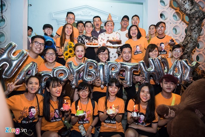 Trấn Thành được fan tổ chức sinh nhật trước show diễn ảnh 3