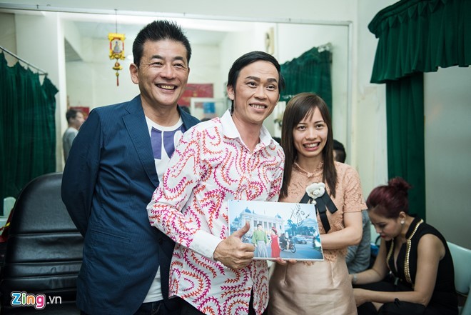 Trấn Thành được fan tổ chức sinh nhật trước show diễn ảnh 8