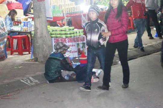 “Cái bang” lê lết trong đêm Khai ấn đền Trần ảnh 1