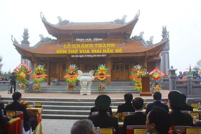 Chủ tịch nước cắt băng khánh thành đền thờ Mai Hắc Đế ảnh 1