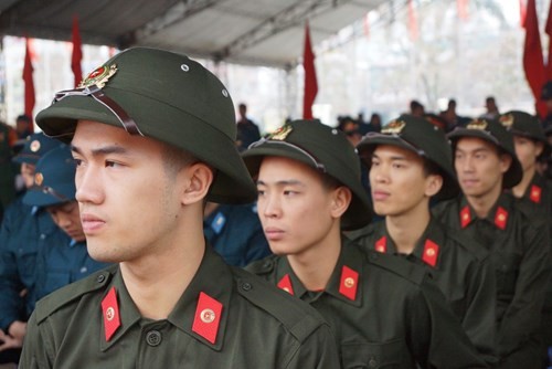 3.500 thanh niên Hà Nội lên đường nhập ngũ ảnh 1