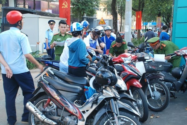 TP.HCM quyết đòi lại vỉa hè cho người đi bộ ảnh 2