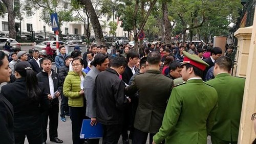 Hà Văn Thắm xuất hiện trước vành móng ngựa ảnh 8