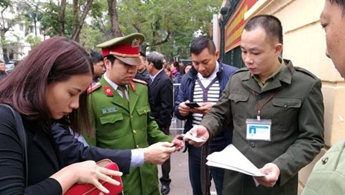 Hà Văn Thắm xuất hiện trước vành móng ngựa ảnh 9