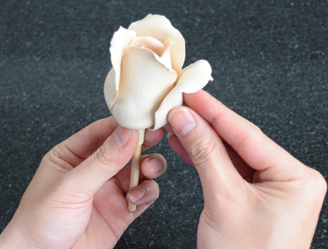 Hoa hồng sứ - quà tặng độc đáo cho dịp 8/3 ảnh 3