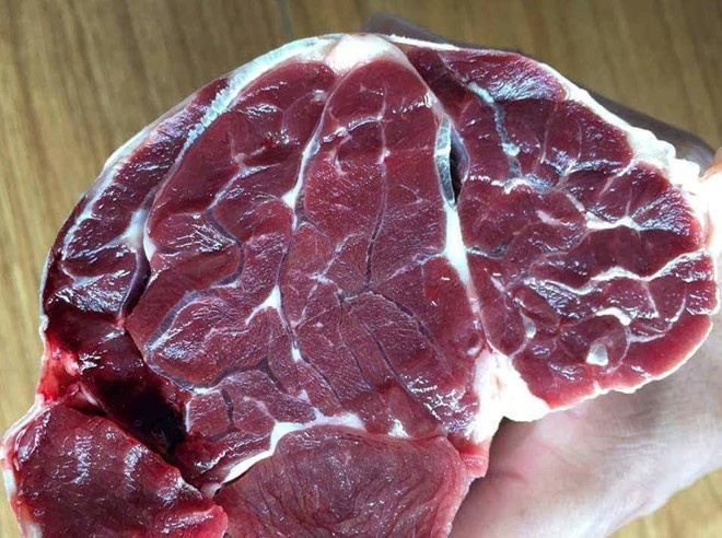 Sườn bò, cánh gà Brazil 99.000 đồng một kg bán đầy chợ mạng ảnh 1