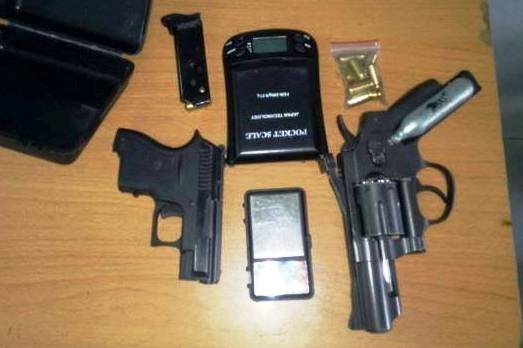 Bắt trùm ma túy 9X Sài Gòn luôn thủ 2 súng ngắn bên người ảnh 1