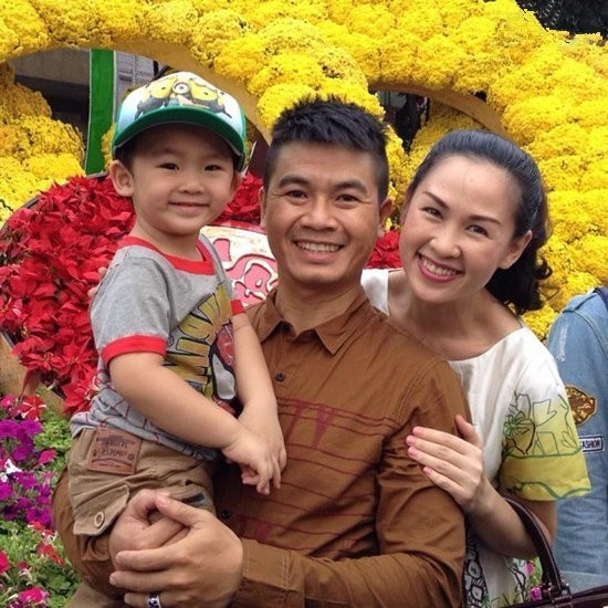 Cựu MC bản tin Thời sự 19h kể về chồng ảnh 1