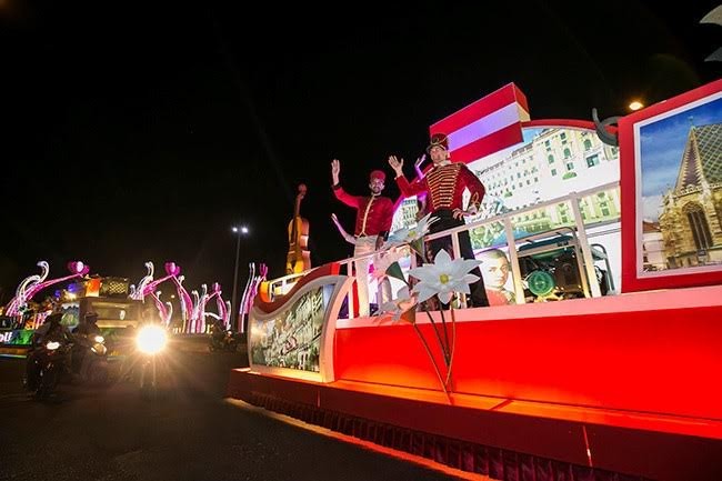 Du khách tiếp tục ”quẩy tưng bừng” tại lễ hội đường phố Đà Nẵng 2017 ảnh 2