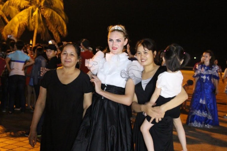 Du khách tiếp tục ”quẩy tưng bừng” tại lễ hội đường phố Đà Nẵng 2017 ảnh 6