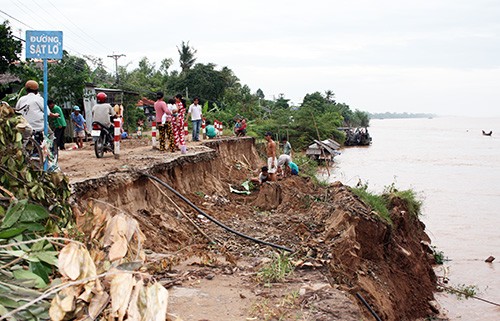 Miền Tây sạt lở gần 600 km bờ sông ảnh 1