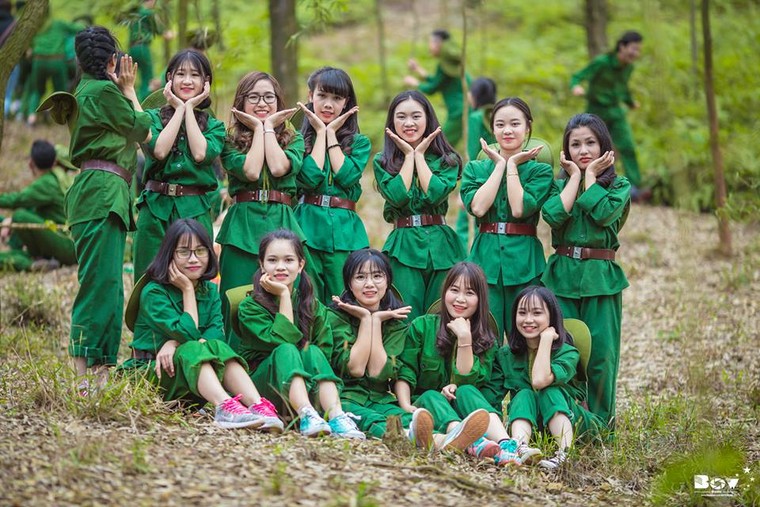 Học sinh Bắc Giang chụp ảnh kỷ yếu với chủ đề Chúng tôi là chiến sĩ ảnh 6