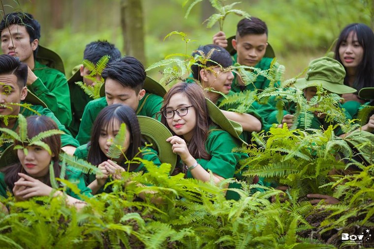 Học sinh Bắc Giang chụp ảnh kỷ yếu với chủ đề Chúng tôi là chiến sĩ ảnh 7
