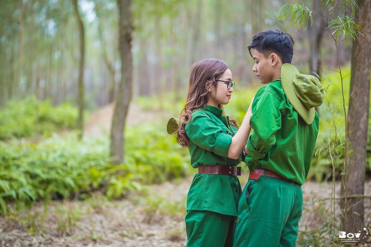 Học sinh Bắc Giang chụp ảnh kỷ yếu với chủ đề Chúng tôi là chiến sĩ ảnh 8