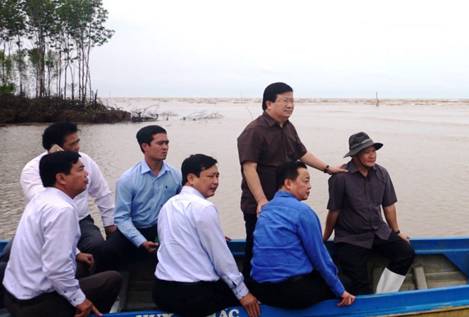 Mỗi năm miền Tây mất 500 ha đất vì sạt lở ảnh 1