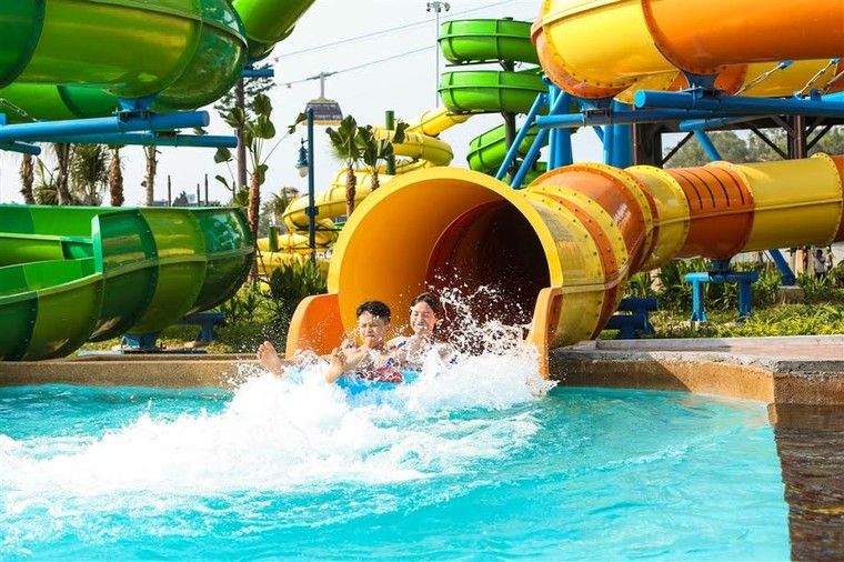 Giải cơn khát giữa hè với Typhoon Water Park Hạ Long ảnh 3